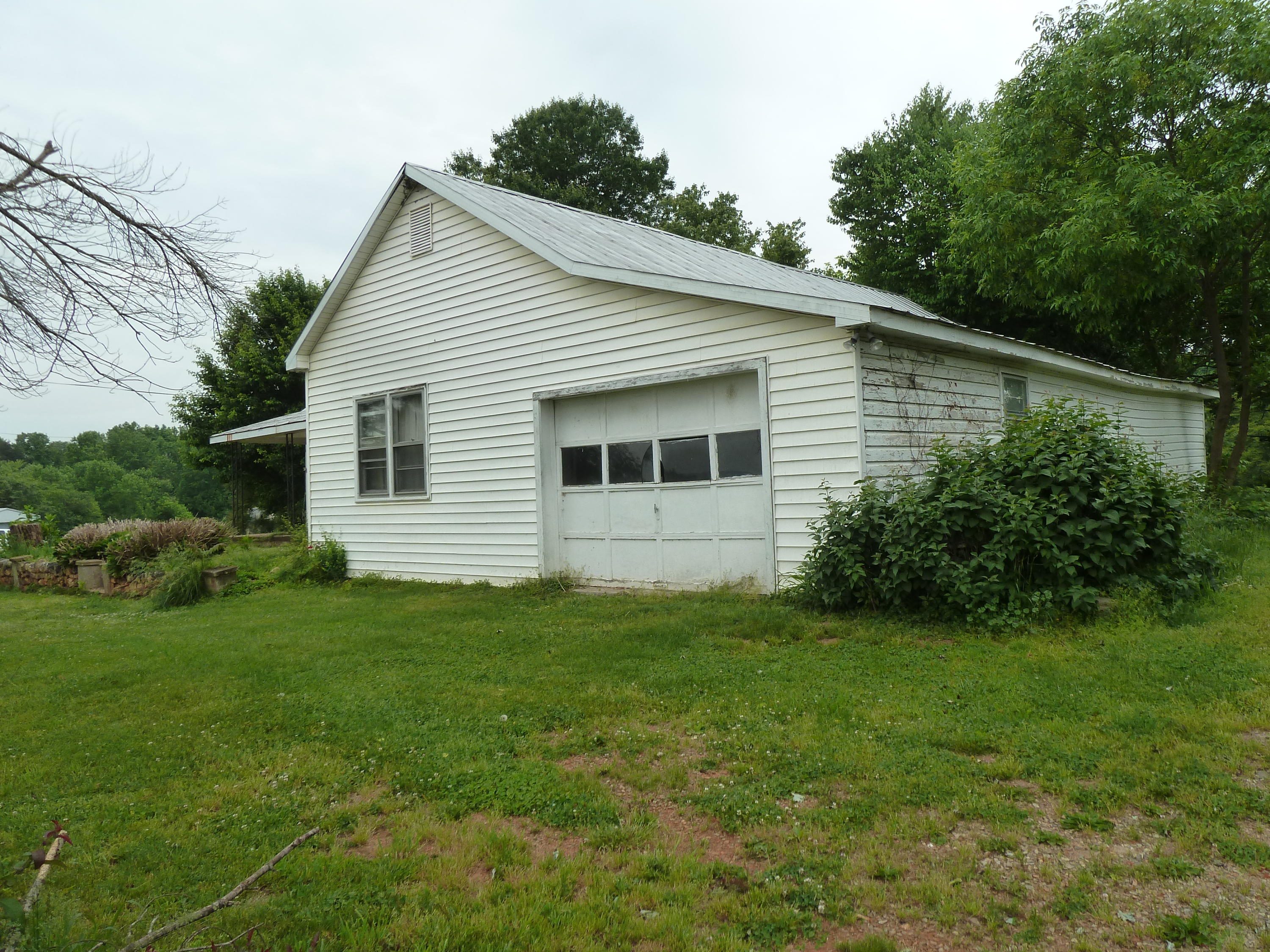 925 Alean Road Wirtz, VA 24184 - Photo 8 of 15 8 House