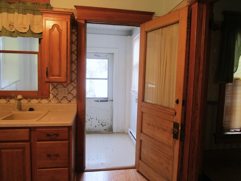 119 West Chestnut Street Compton, IL 61318 - Photo 19 of 27 a bathroom with a sink a mirror and a shower