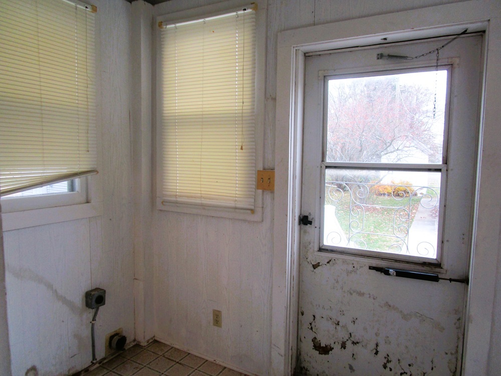 119 West Chestnut Street Compton, IL 61318 - Photo 20 of 27 a view of an empty room with a window