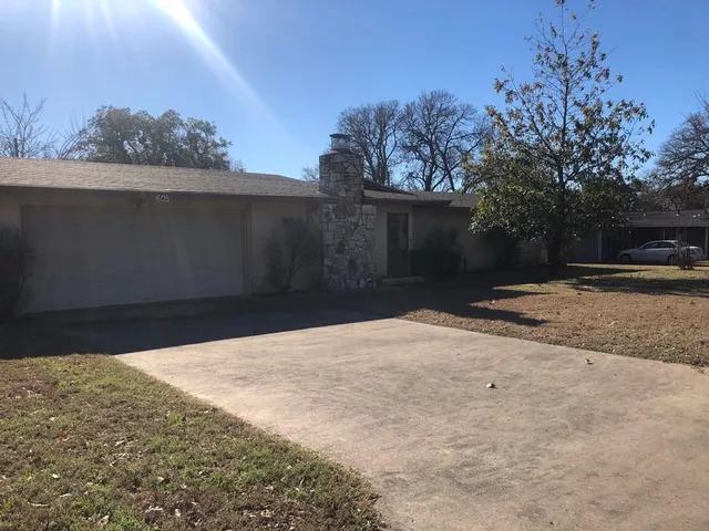 $2,200 | 605 Cardinal Drive, Kerrville, TX 78028