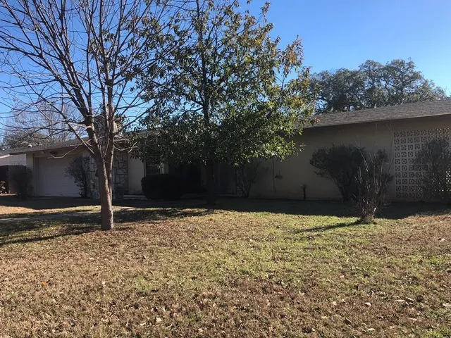 $2,200 | 605 Cardinal Drive, Kerrville, TX 78028