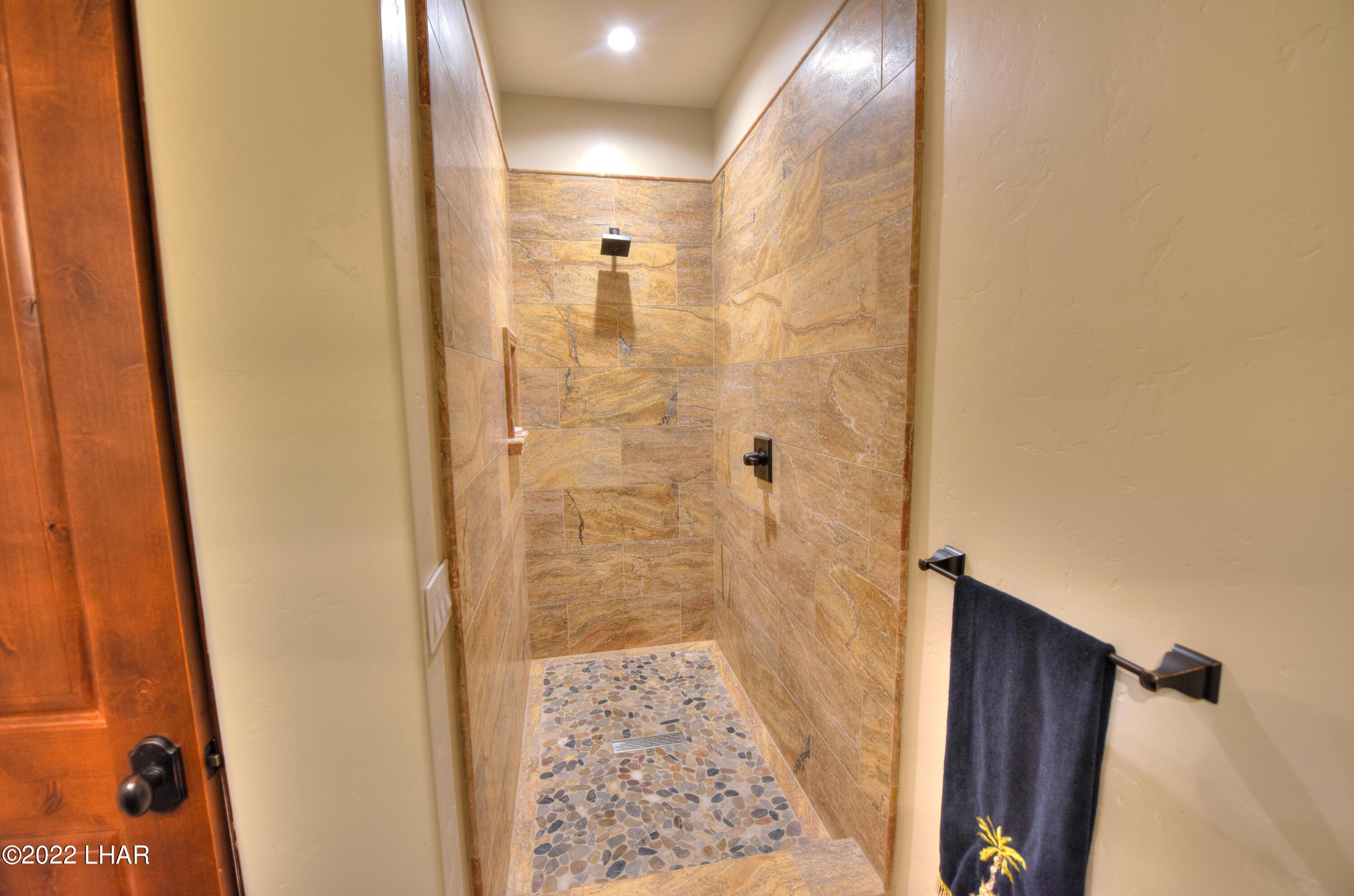 9396 Riverside Drive Parker, AZ 85344 - Photo 25 of 81 DOWNSTAIRS 3/4 BATH