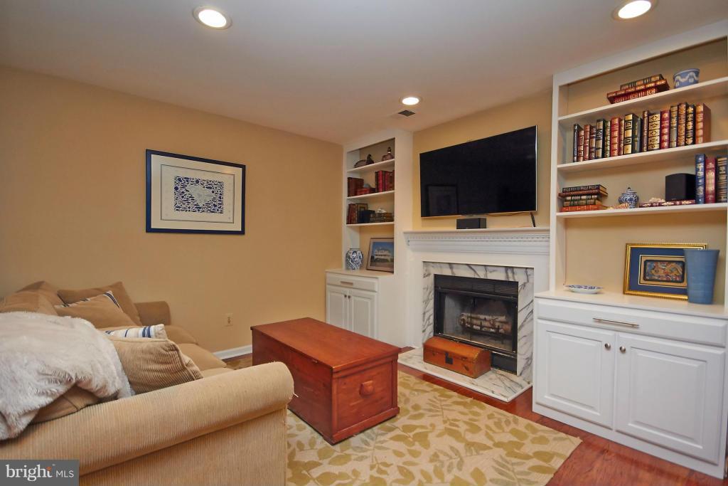 3865 Inverness Road Fairfax, VA 22033 - Photo 23 of 30 Family Room