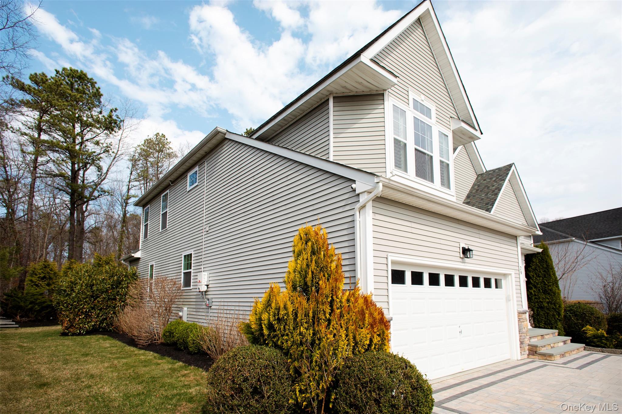 29 Wild Flower Drive Ridge, NY 11961 - Photo 3 of 46