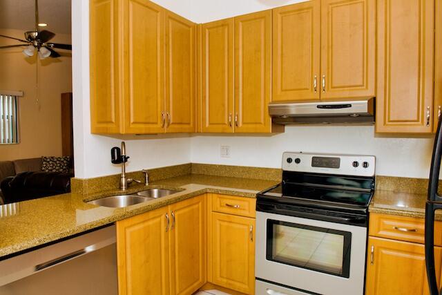 10551 Country Club Terrace Boca Raton, FL 33428 - Photo 2 of 41 KITCHEN