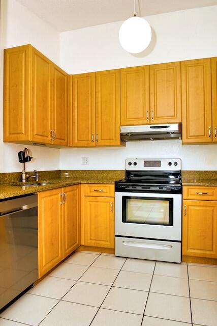 10551 Country Club Terrace Boca Raton, FL 33428 - Photo 4 of 41 KITCHEN