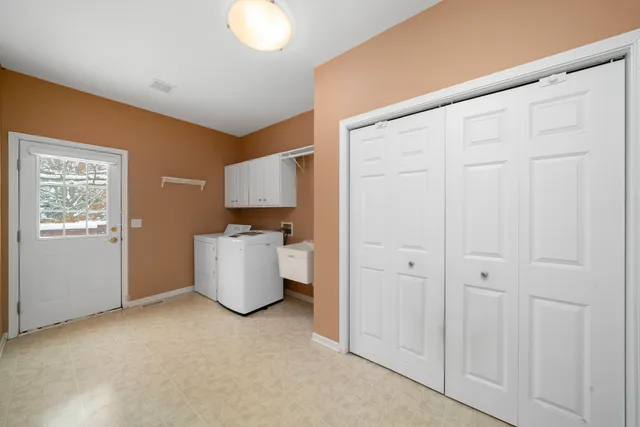 a view of utility room with washer and dryer
