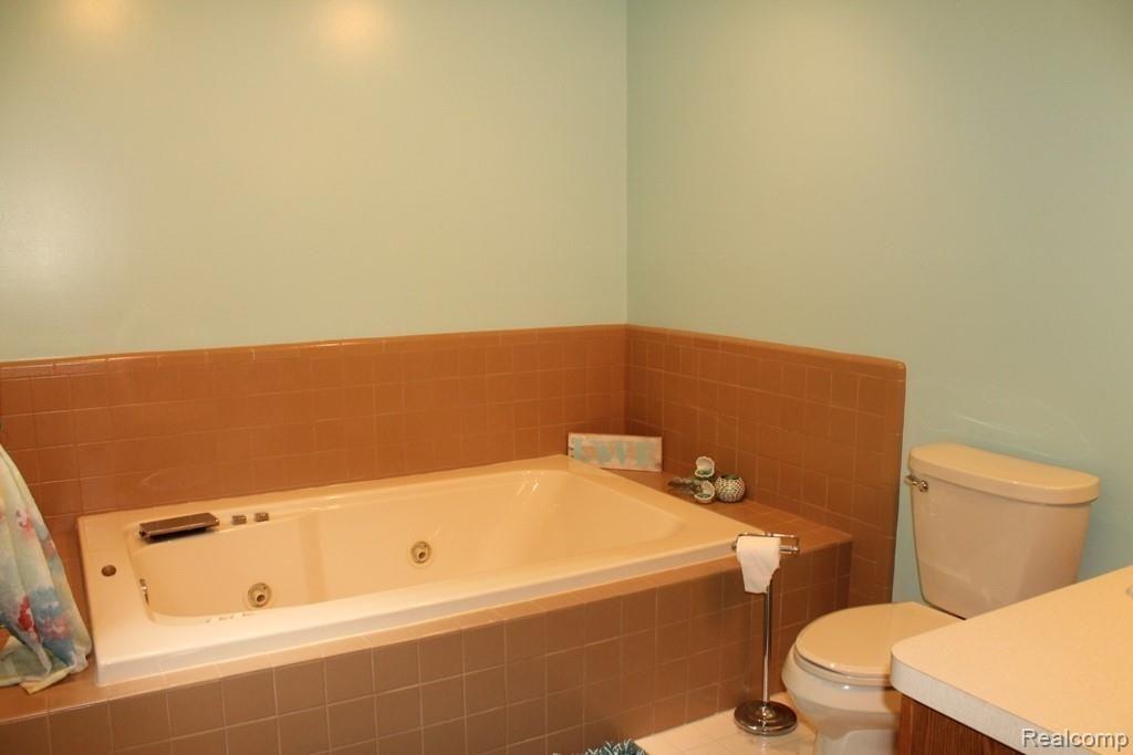 9330 Hartland Road Fenton, MI 48430 - Photo 26 of 43 IMG_5091.JPG