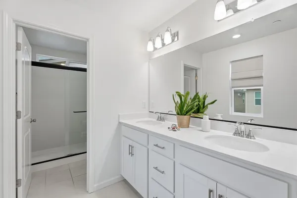 $459,000 | 6672 East Washington Avenue, Fresno, CA 93727