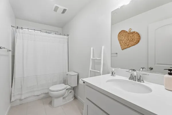 $459,000 | 6672 East Washington Avenue, Fresno, CA 93727