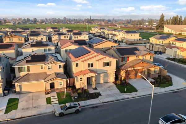 $459,000 | 6672 East Washington Avenue, Fresno, CA 93727