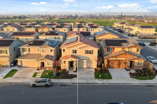 $459,000 | 6672 East Washington Avenue, Fresno, CA 93727