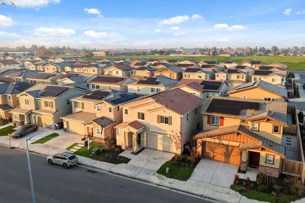 $459,000 | 6672 East Washington Avenue, Fresno, CA 93727