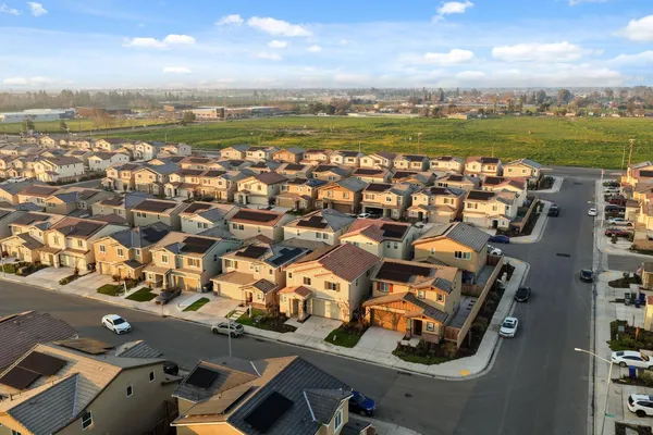 $459,000 | 6672 East Washington Avenue, Fresno, CA 93727