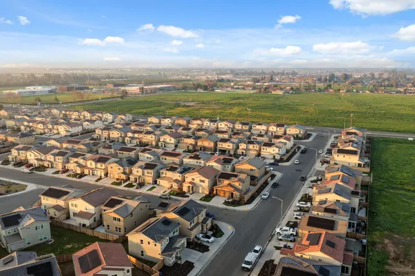 $459,000 | 6672 East Washington Avenue, Fresno, CA 93727