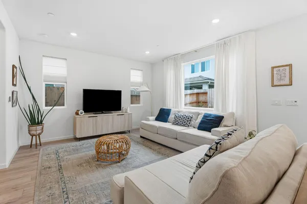 $459,000 | 6672 East Washington Avenue, Fresno, CA 93727