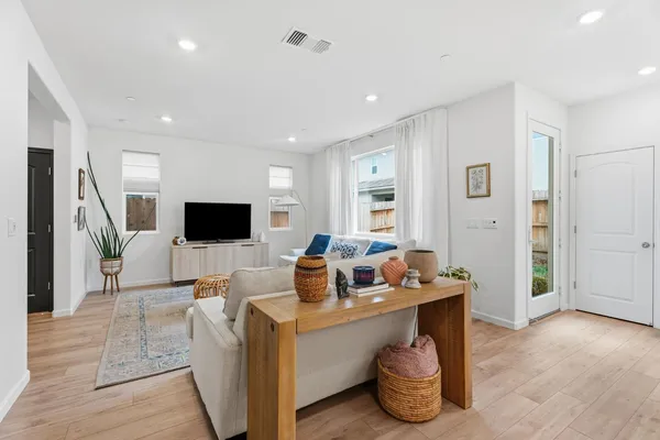 $459,000 | 6672 East Washington Avenue, Fresno, CA 93727