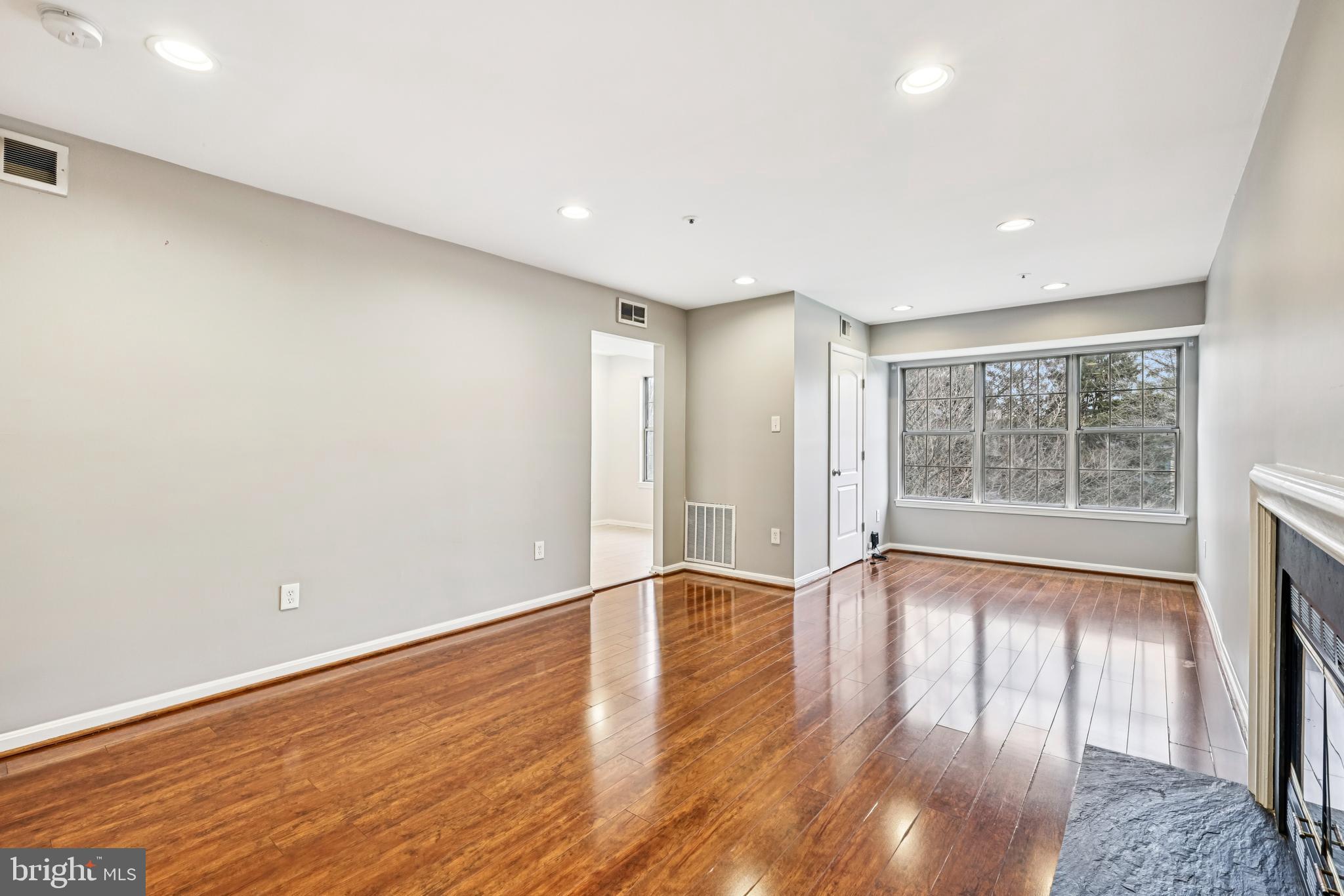 14901 Cleese Court, Unit 5CE Silver Spring, MD 20906 - Photo 6 of 25 Living Room/Dining