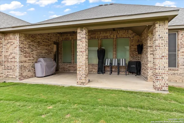 a view of a house with a backyard