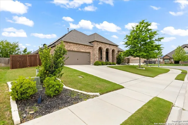 a view of a house with a backyard