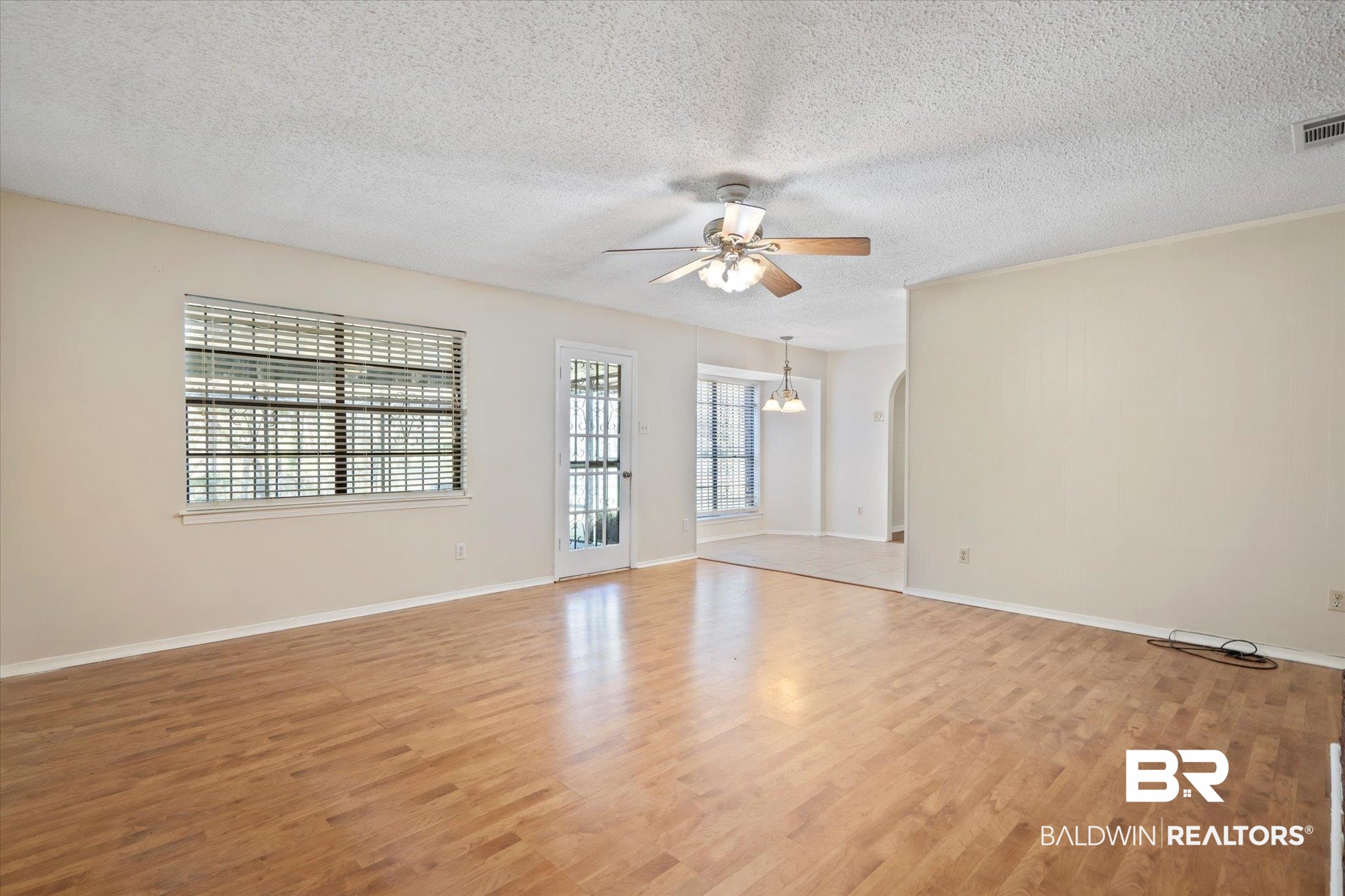 5812 Fern Valley Road Mobile, AL 36609 - Photo 5 of 23