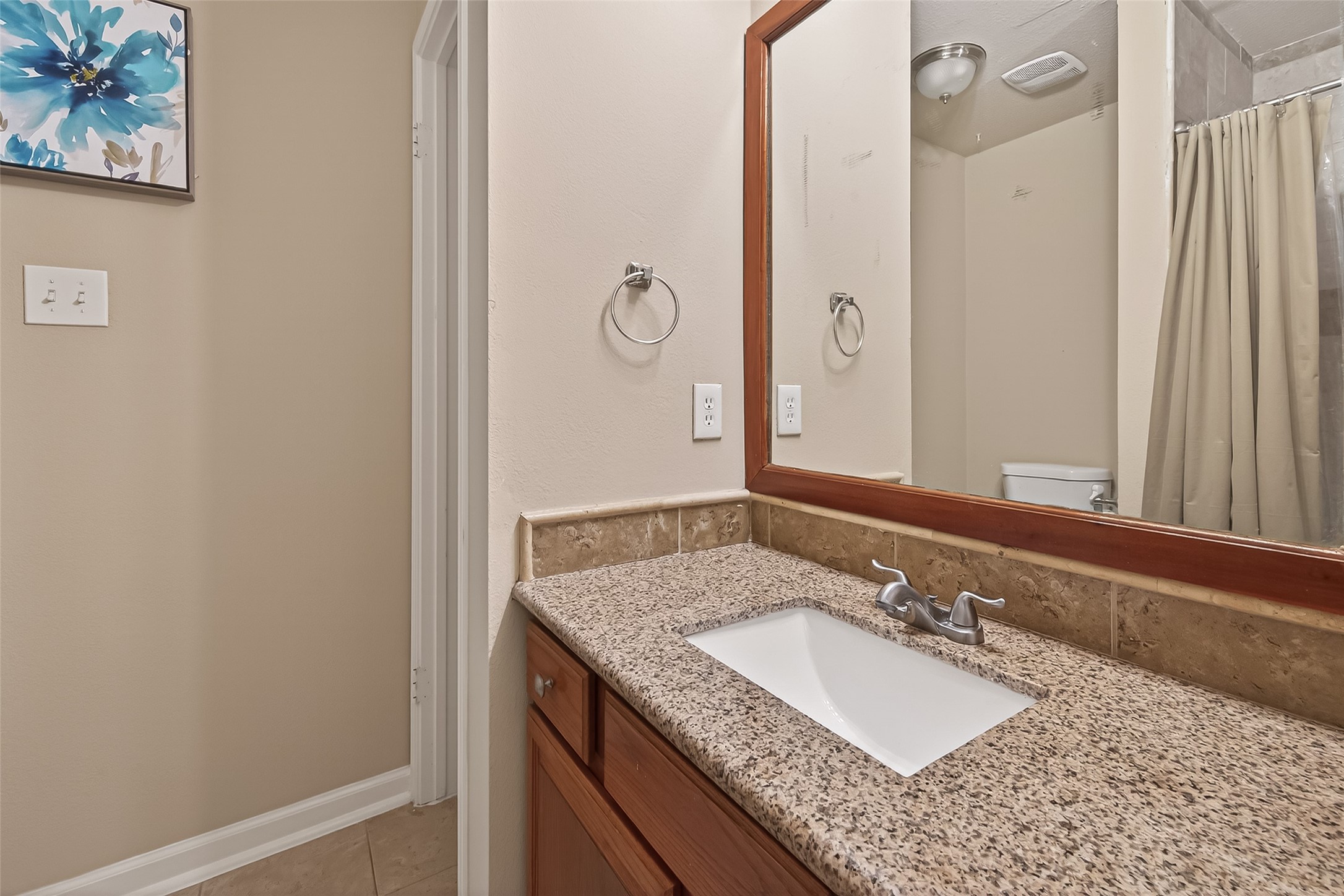 618 Bold Ruler Drive Stafford, TX 77477 - Photo 20 of 35 a bathroom with a granite countertop sink and a mirror