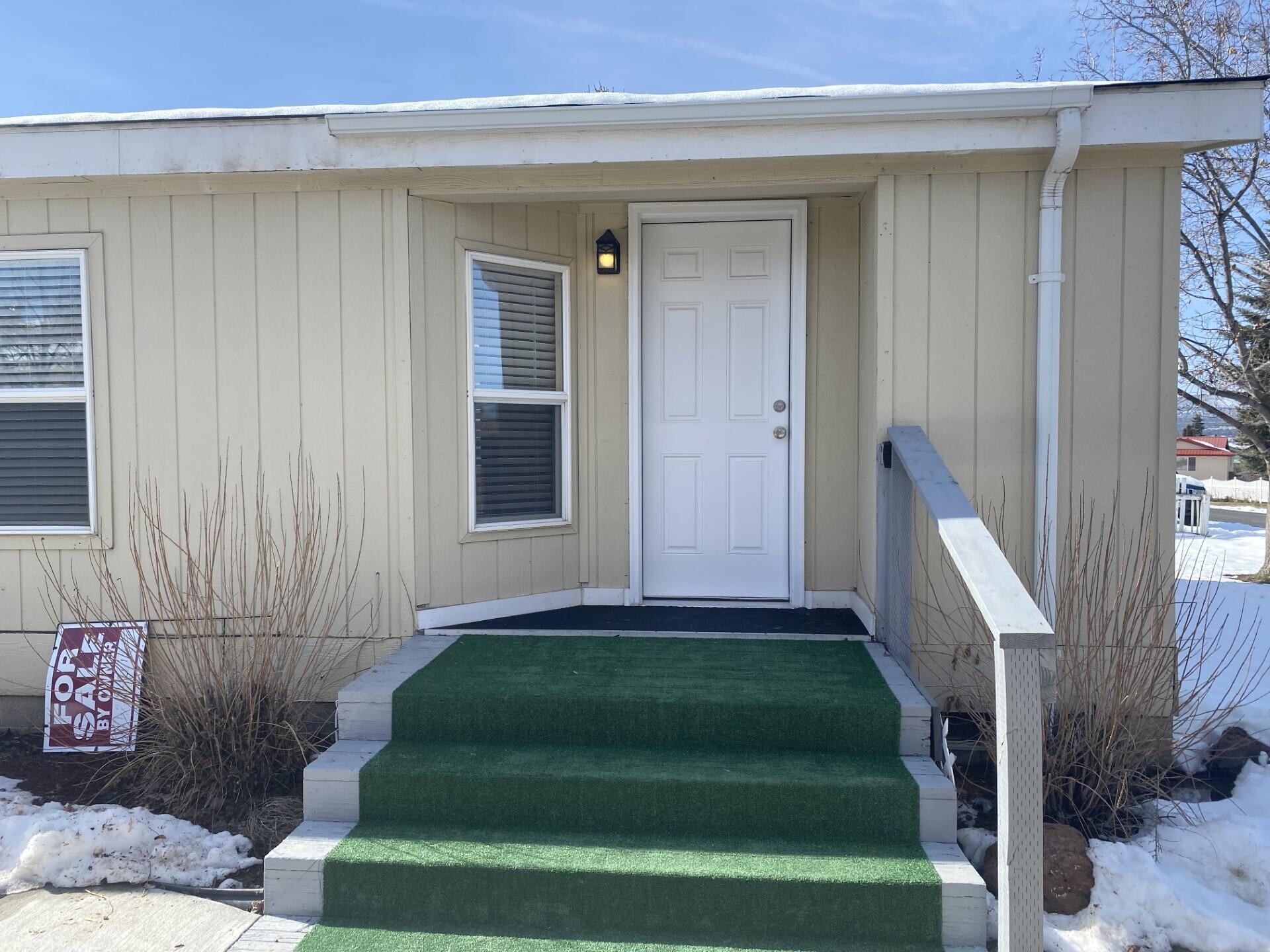 474 4th Street Madras, OR 97741 - Photo 5 of 29 4th stairs