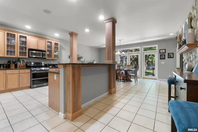 $725,000 | 5821 West Dickison Cemetery Road, Dunlap, IL 61525