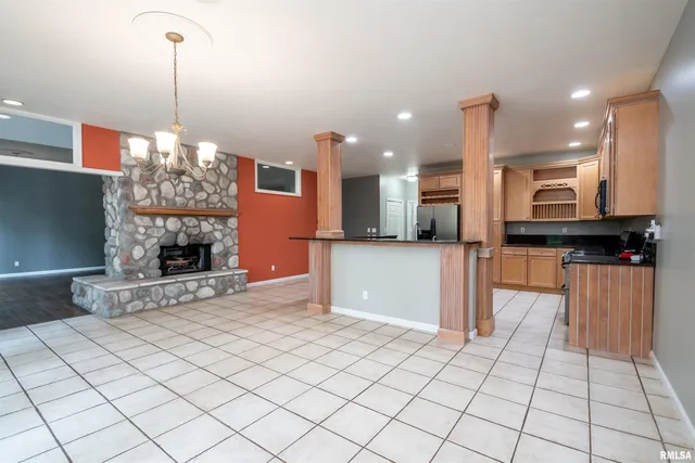 $725,000 | 5821 West Dickison Cemetery Road, Dunlap, IL 61525