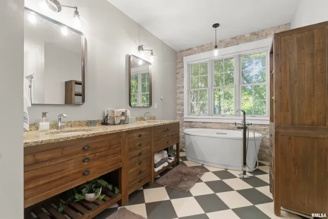 $725,000 | 5821 West Dickison Cemetery Road, Dunlap, IL 61525