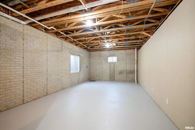 $725,000 | 5821 West Dickison Cemetery Road, Dunlap, IL 61525