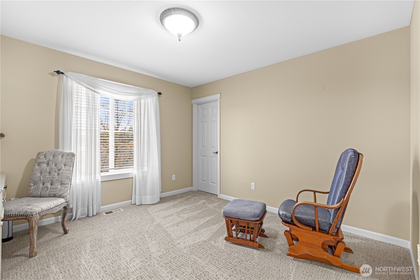 1375 Foreman Road DuPont, WA 98327 - Photo 19 of 30 a living room with furniture and a window