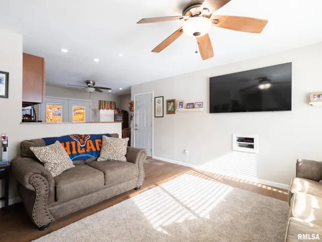 $149,900 | 4049 West Hillmont Road, Peoria, IL 61615