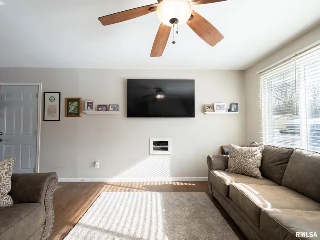 $149,900 | 4049 West Hillmont Road, Peoria, IL 61615