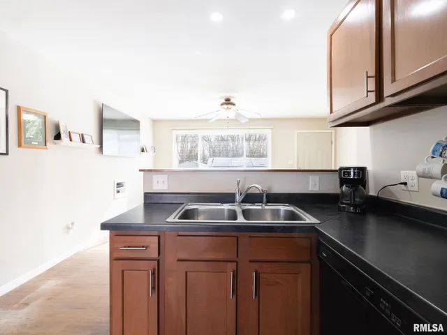 $149,900 | 4049 West Hillmont Road, Peoria, IL 61615