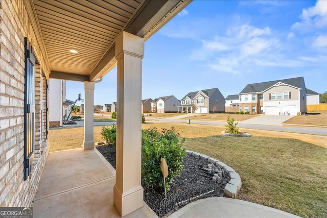 a view of a house with outdoor space