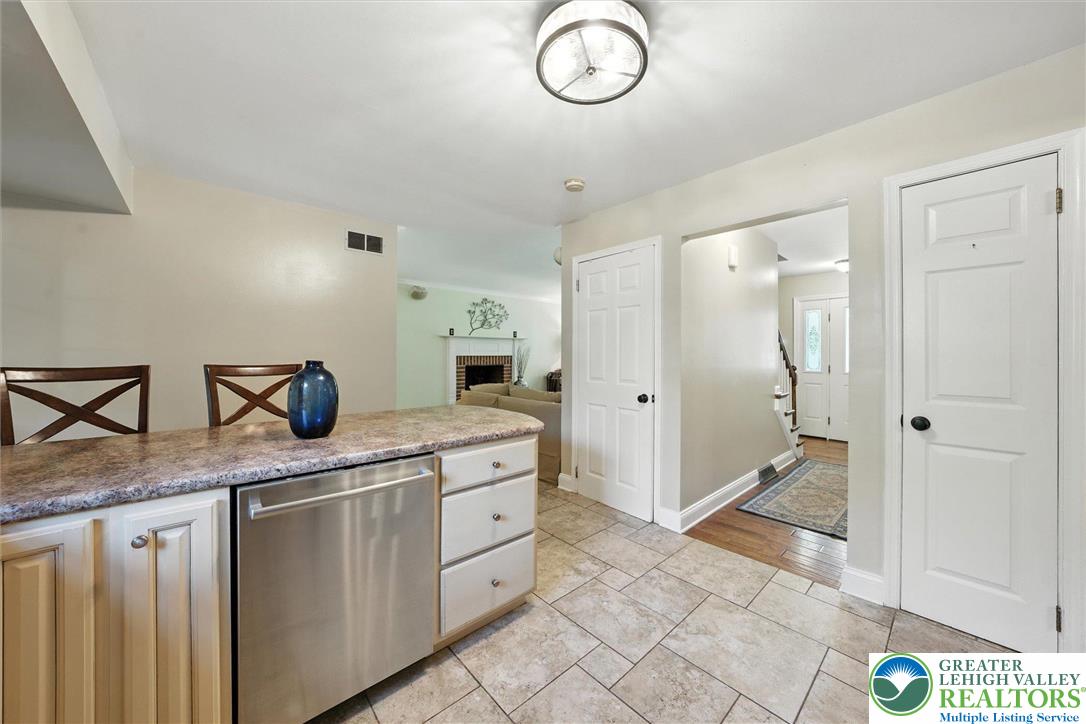4110 Greenfield Road Bethlehem, PA 18017 - Photo 6 of 30 Gallery Image 6