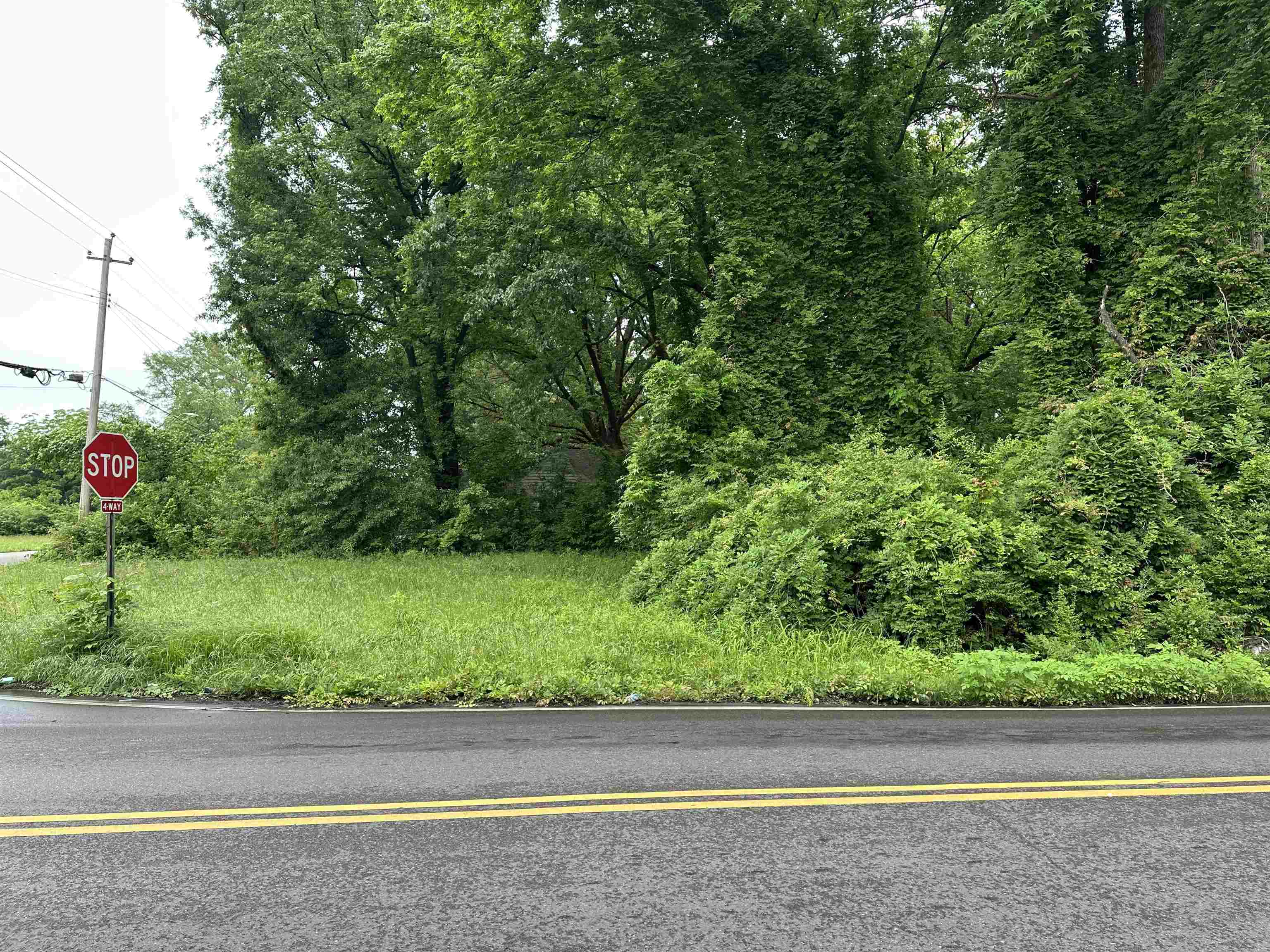707 Craft Road Memphis, TN 38116 - Photo 5 of 7 a view of a tennis court