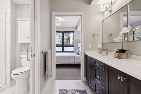 $995,000 | 222 Ferndale Road South, Unit 108, Wayzata, MN 55391