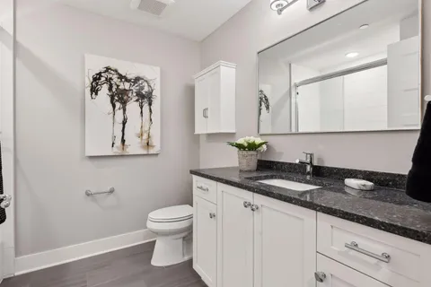 $995,000 | 222 Ferndale Road South, Unit 108, Wayzata, MN 55391