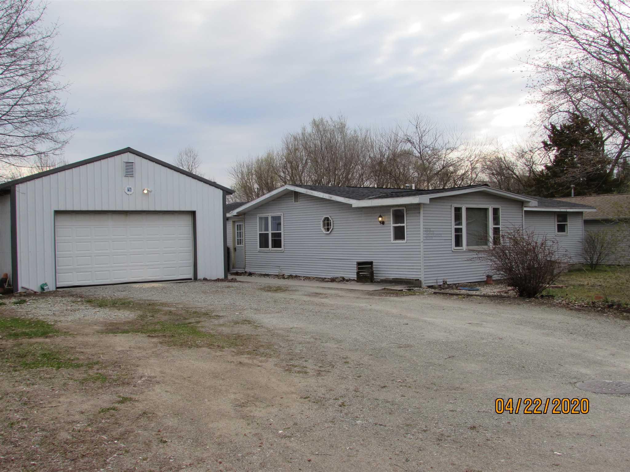 11678 North McCulloch Road Syracuse, IN 46567 - Photo 1 of 12 Gallery Image 1