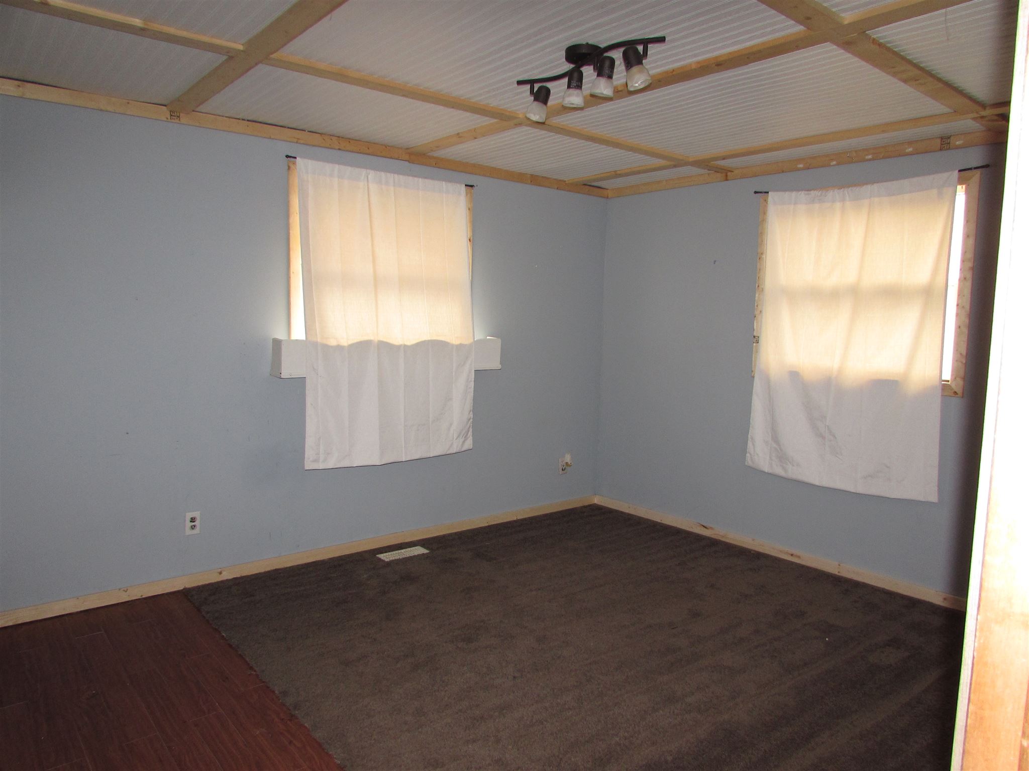 11678 North McCulloch Road Syracuse, IN 46567 - Photo 8 of 12 Gallery Image 8