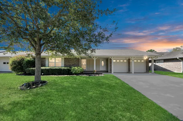 $364,999 | 2804 Shady Creek Drive, Pearland, TX 77581