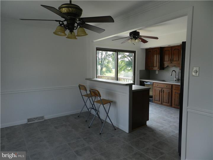 658 Lancing Road Woodbury, NJ 08096 - Photo 12 of 19 Dining Room