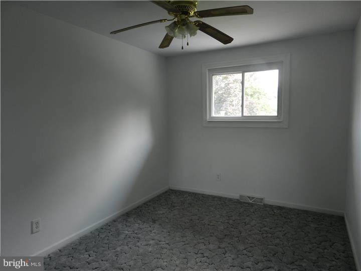 658 Lancing Road Woodbury, NJ 08096 - Photo 17 of 19 Bedroom 3
