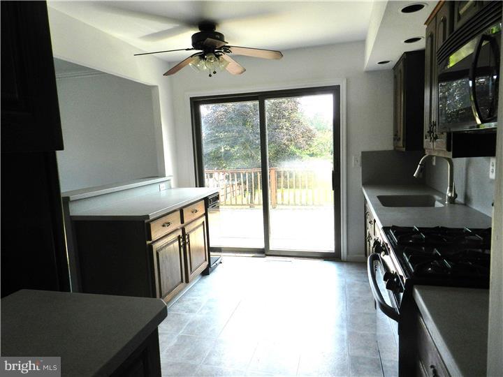 658 Lancing Road Woodbury, NJ 08096 - Photo 3 of 19 Kitchen