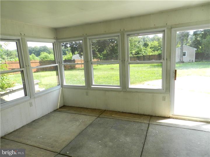 658 Lancing Road Woodbury, NJ 08096 - Photo 5 of 19 Sun Room