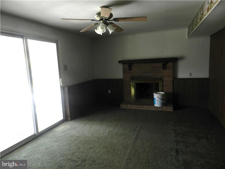 658 Lancing Road Woodbury, NJ 08096 - Photo 9 of 19 Family Room
