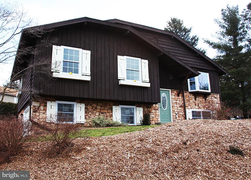 303 Manor Ridge Drive Akron, PA 17501 - Photo 2 of 20 Gallery Image 2