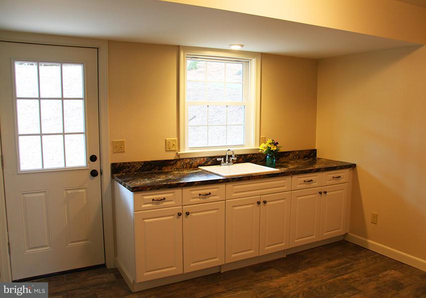 303 Manor Ridge Drive Akron, PA 17501 - Photo 17 of 20 Gallery Image 17